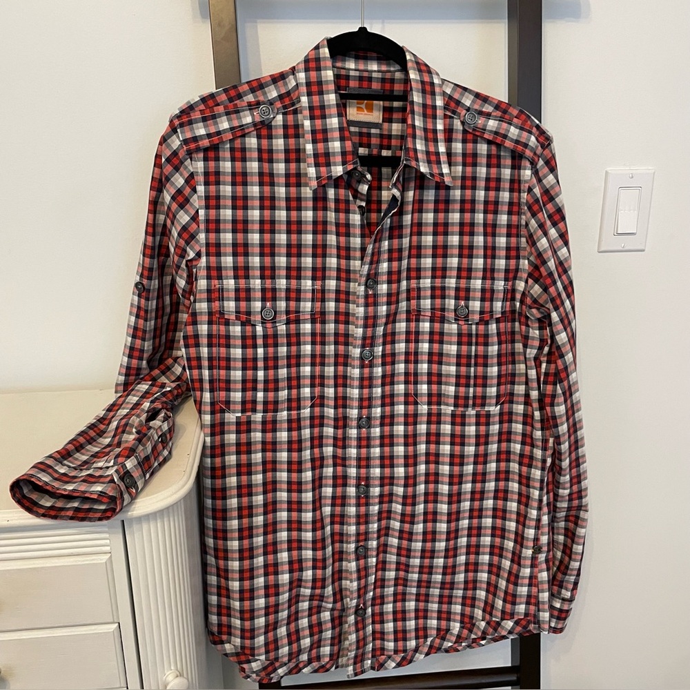 Hugo Boss shirt. Slim fit. Men’s size Large. EUC.